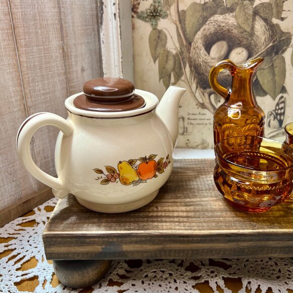 Vintage Retro TEApot with Fruit design - Beautifully Crazed Vintage Teapot - Picture 3 of 10